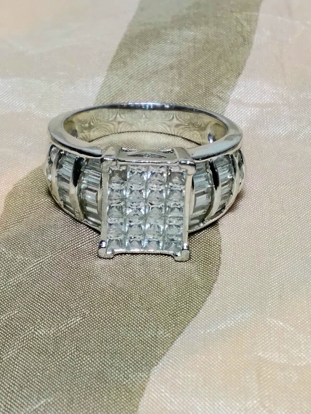 925 Silver Ring Cz? Sz 8-1/2